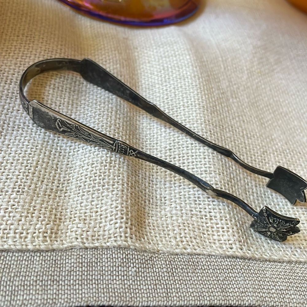 Antique Art Nouveau Calla Lilly pattern Sugar tongs silver plate